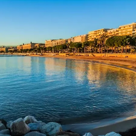 Confortable Pres Du Centre De 18 M² Parking Inclus Cannes